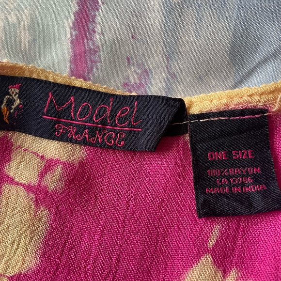 A Fuschia tunic. Sleeveless. One size. - Picture 3 of 5